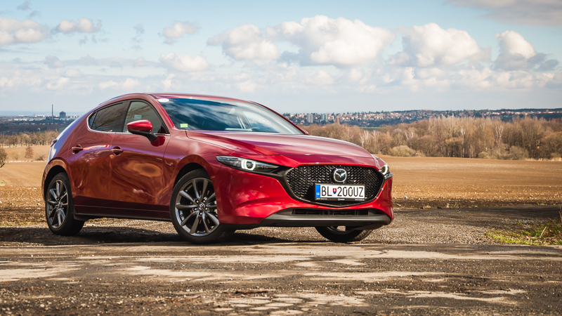 Nová Mazda3 dorazila na český trh. Nabízí skvělý podvozek, ale zatím pouze dva motory