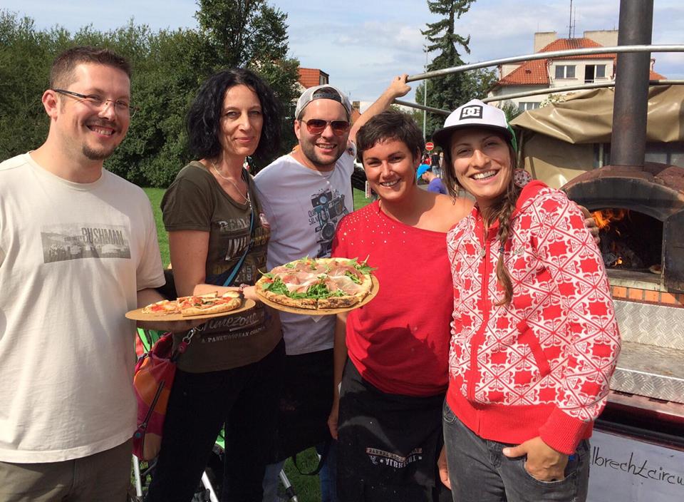 Pizza z pece