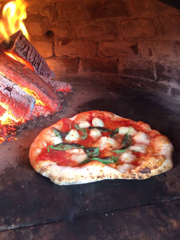 Pizza z pece