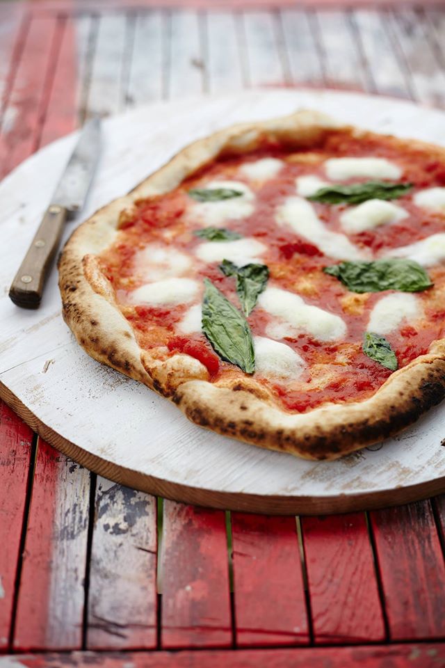 Pizza z pece