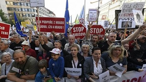 Náhledový obrázek - Počtvrté proti Benešové a Babišovi. Na demonstraci na Václavské náměstí přišlo 50 tisíc lidí