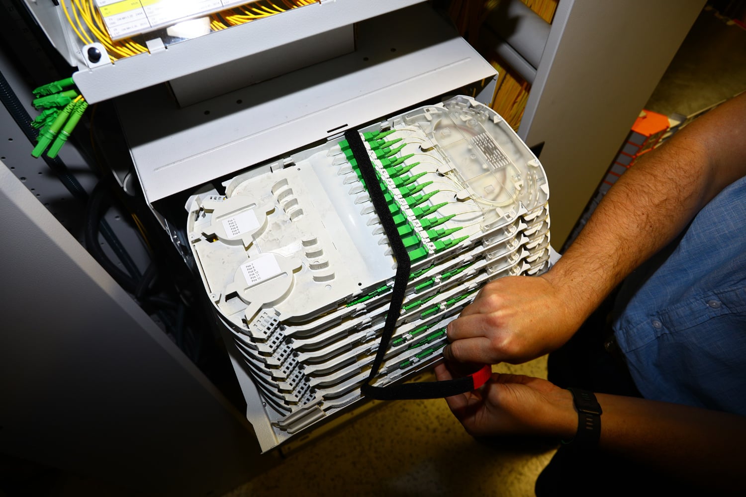 Srdce UPC v Praze. Takhle vypadá headend a dohledové centrum