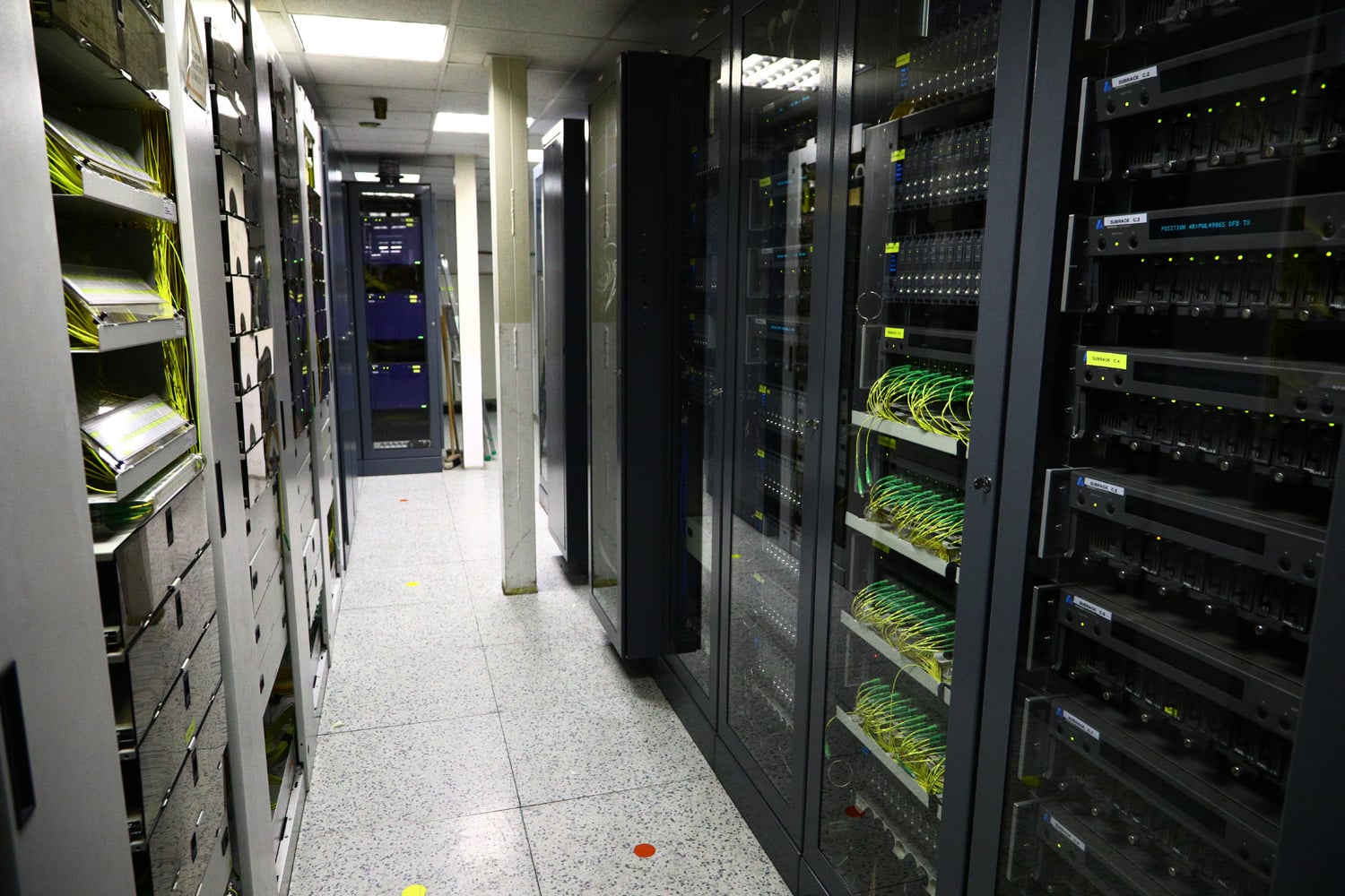 Proč je pražské centrum sítě UPC právě tady? Nikdo neví, firma se sem prostě nastěhovala a headend je logické mít přimo v centrále.