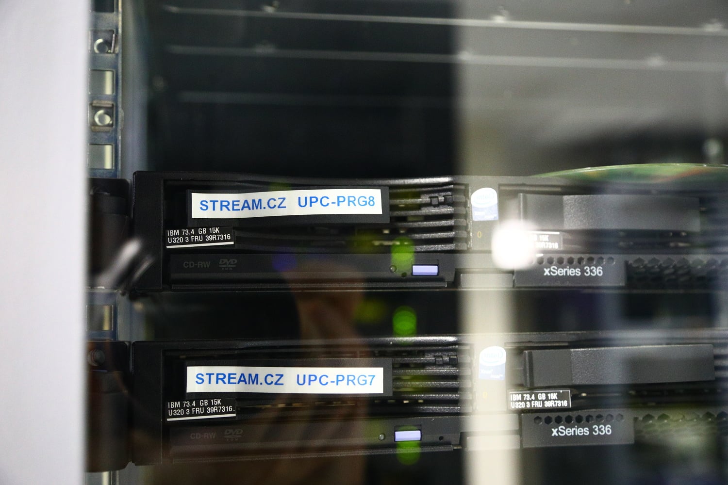 Své servery tady mají velké videoslužby, aby dokázaly lépe rozložit zátěž streamovaných videí.