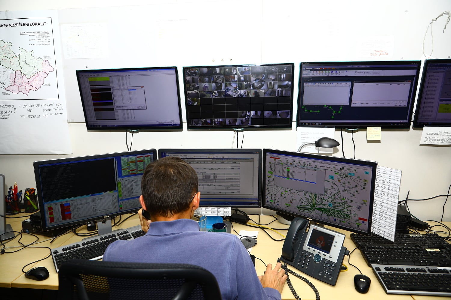 B2B zákazník má svůj PIN, který při telefonátu zadá, takže se na infolinku dovolá bez čekání, přímo.