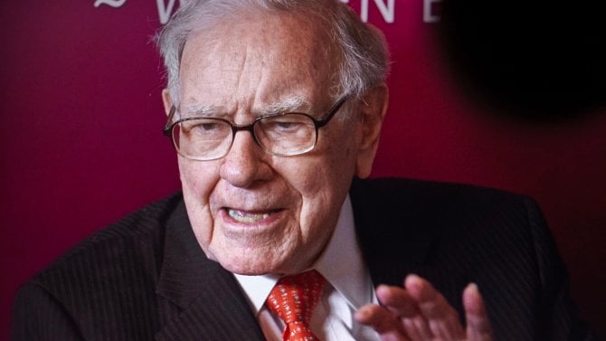 Bez legendy, ale s jistotou. Na první valné hromadě Berkshire Hathaway bez Buffetta Greg Abel obstál, vsadil na čísla místo historek