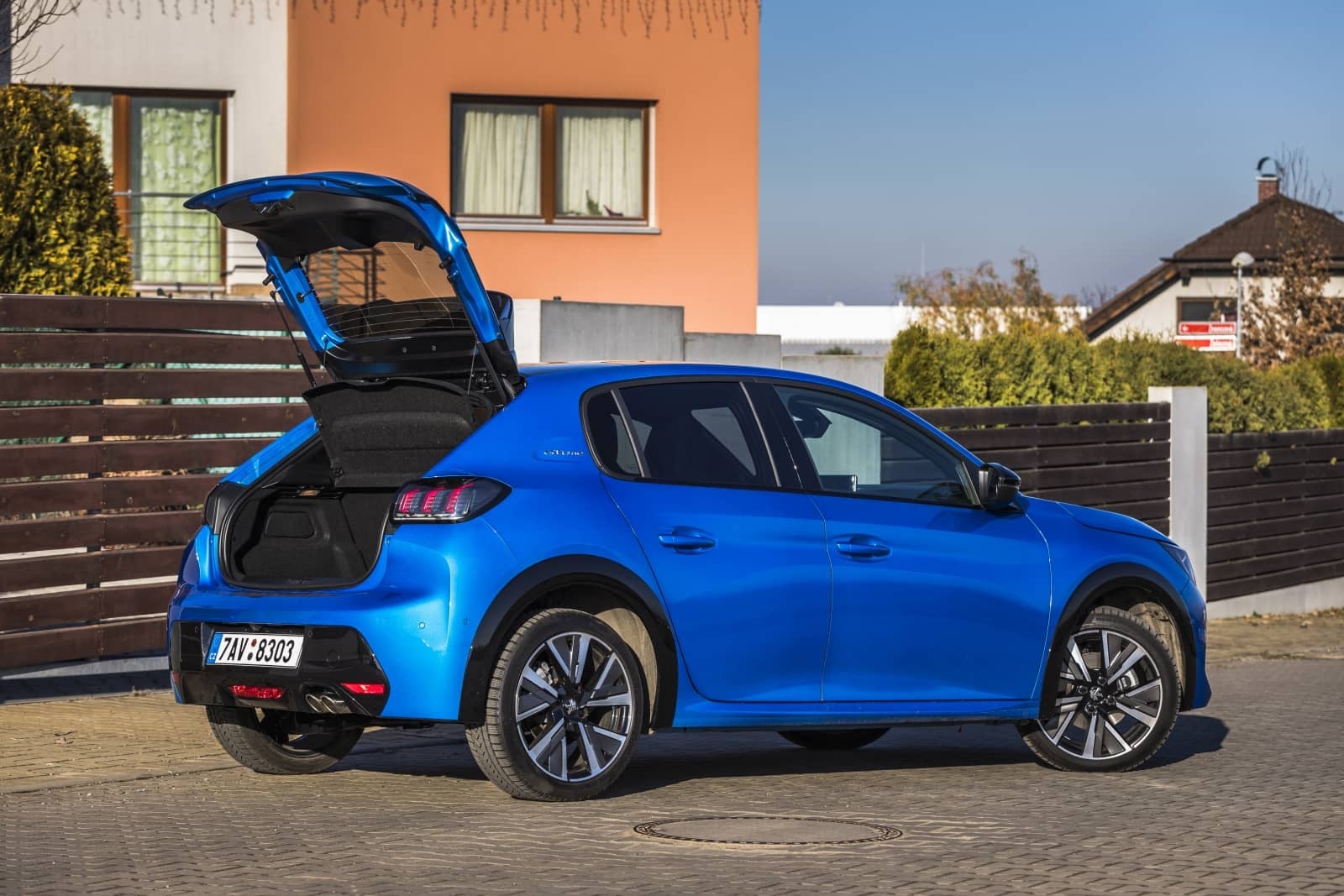 2020-01-Peugeot208048.jpg