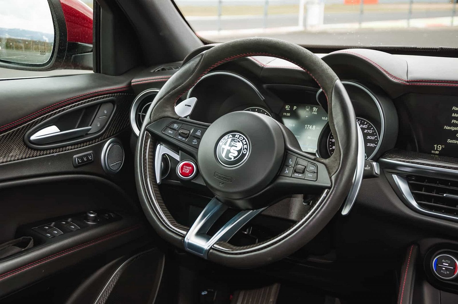 2019-03-giulia-qv-vs-stelvio-qv-24.jpg