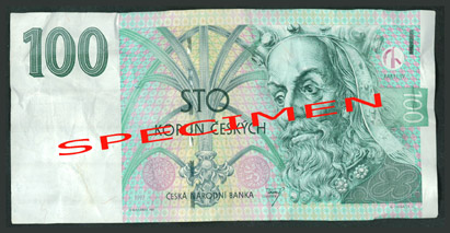 Pomačkaná bankovka spadá do skupiny "bankovky opotřebené oběhem". Fyzická osoba (s výjimkou směnárníka) takovou bankovku vrací zpět do oběhu. Právnická osoba a směnárník takovou bankovku nevrací zpět do oběhu a předává ji ČNB.