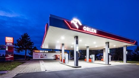 Náhledový obrázek - V přepočtu až o sedm korun za litr méně. Polsko sníží daně u pohonných hmot a zastropuje i jejich ceny