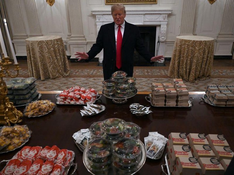  Donald Trump servíroval v Bílém domě jídla z fast foodů