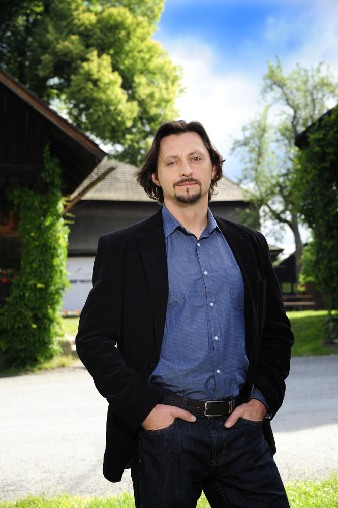 Nový česko-slovenský seriál Doktor Martin s Miroslavem Donutilem