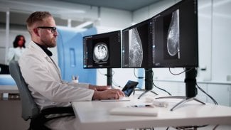 Náhledový obrázek - Operace rakoviny prsu: studie ukazují, že krátké odložení zákroku většinou neovlivňuje prognózu