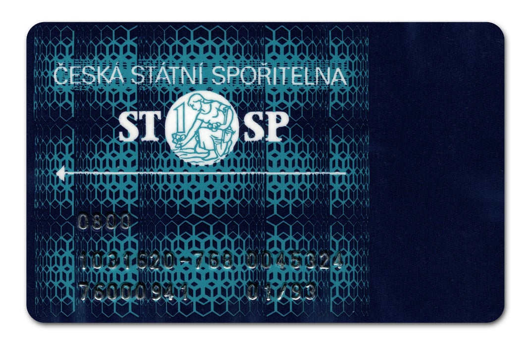 Také druhou platební kartu spořitelna vydala ještě bez spolupráce s karetní asociací.