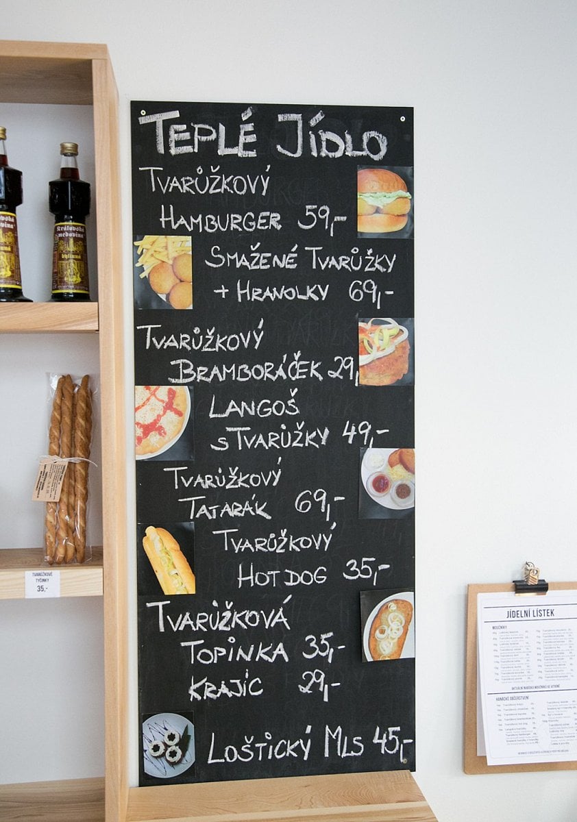 Nenabízí sladké dorty, a přece je to cukrárna. Tvarůžková