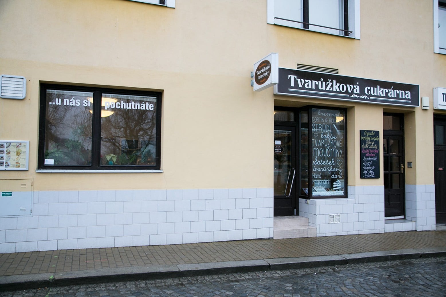 Nenabízí sladké dorty, a přece je to cukrárna. Tvarůžková