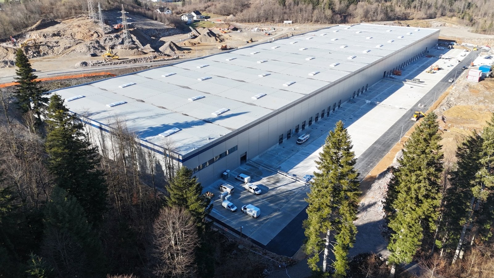 Hala v logistickém areálu LOGspot Logatec u Lublaně