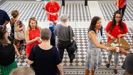 Náhledový obrázek - Zákaz kebabu a deodoranty zdarma: Vídeň chce omezit zápach v metru