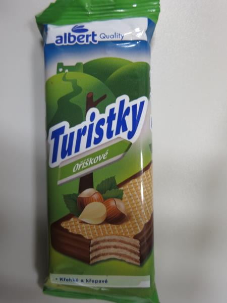Hypermarket ALBERT, Liberec: albert Quality Turistky Oříškové - ve výrobku byla zjištěna přítomnost arašídů v množství, které již nelze považovat za stopové. Spotřebiteli je tak poskytnuta  zavádějící informace: "může obsahovat arašídy". Výrobce: Pečivárne Lipt. Hrádok