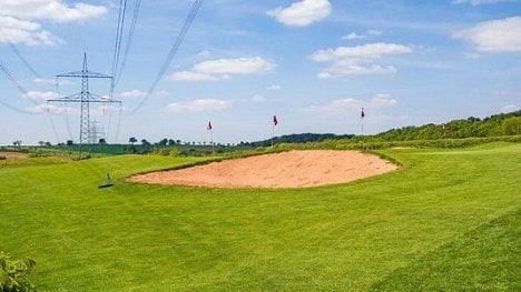 Náhledový obrázek - Konec zlatozelených časů. Každý rok zruší registraci stovky golfistů