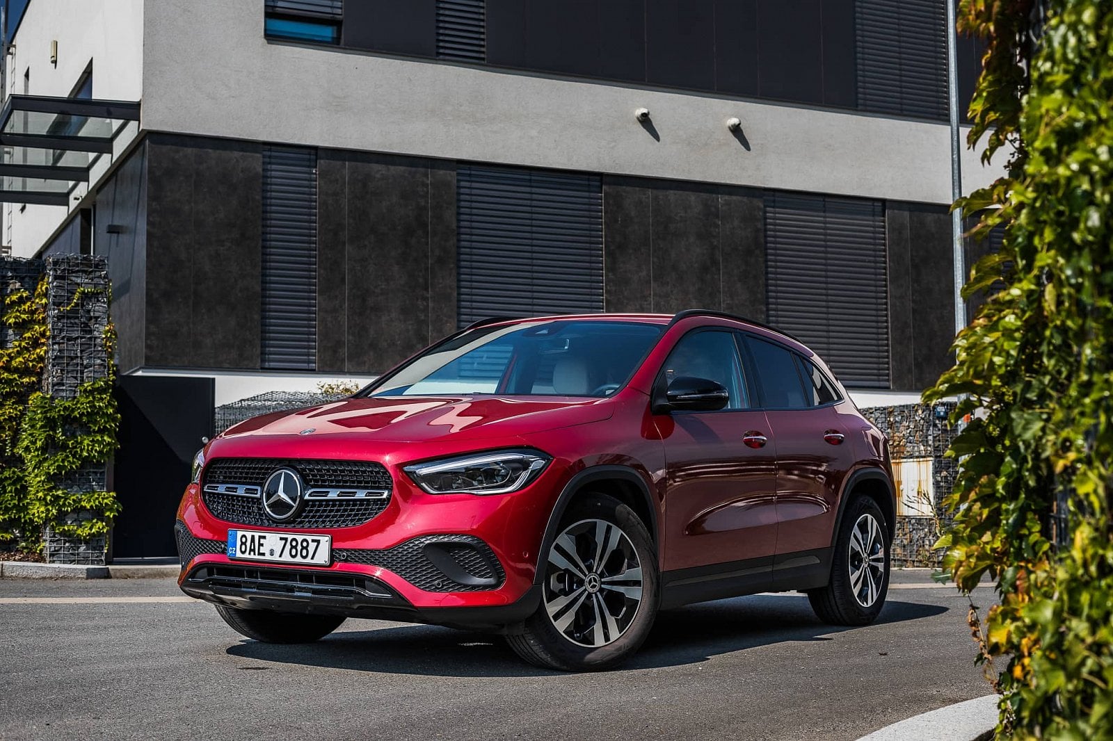 2020-10-mercedes-benz-gla-2.jpg