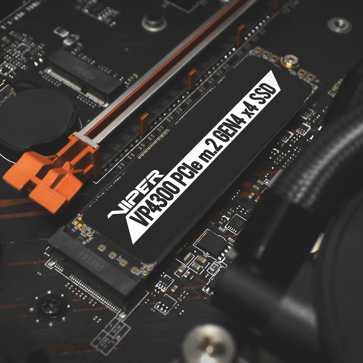 Patriot Viper VP4300 14