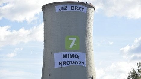 Náhledový obrázek - Aktivisté Greenpeace zůstávají ve Chvaleticích, způsobili prý škodu za miliony