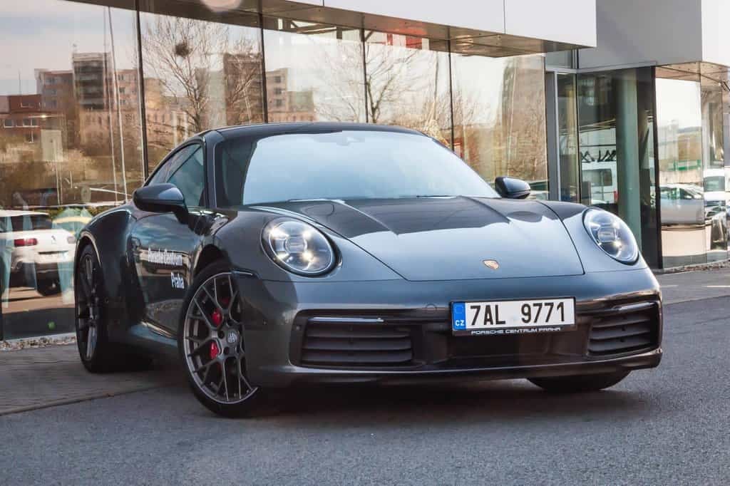 2015-12-automobily-porsche-archiv.jpg