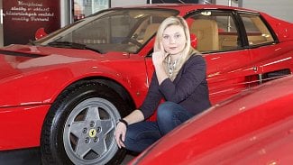 Náhledový obrázek - Tlustí mají smůlu. Do Testarossy se nevejdou, říká žena, která shání českým klientům klasická Ferrari