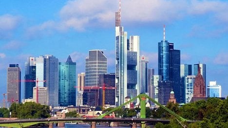 Náhledový obrázek - Frankfurt láká bankéře z Londýna. Chce usnadnit jejich vyhazovy