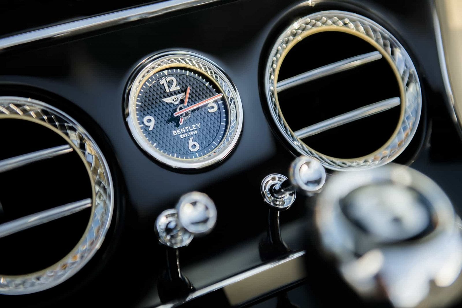 2019-03-Bentley-Continental-GT-Convertible-V8-13.jpg