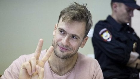 Náhledový obrázek - Bývalý vůdce Pussy Riot byl podle lékařů otráven. Jeho stav už není kritický