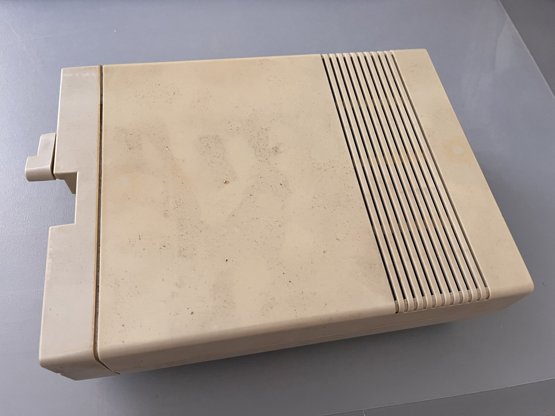 Detail zašpinění vrchního krytu mechaniky 1541.