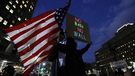 Náhledový obrázek - Trump má smůlu: soud pozastavil část jeho migračního výnosu