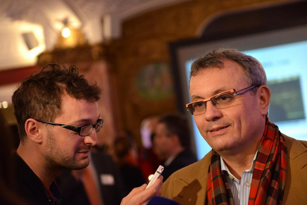 2010-07-schwarzenberg-se-s-klacky-pod-nohy-od-zemana-vypoc599c3a