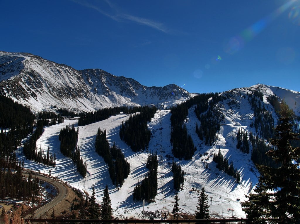2021-11-1024px-Arapahoe_Basin.jpg