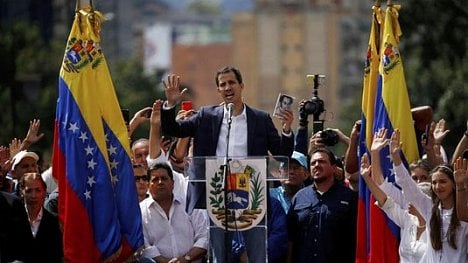 Náhledový obrázek - Šéf venezuelského parlamentu Guaidó se pokouší o převrat, tvrdí Maduro i armáda