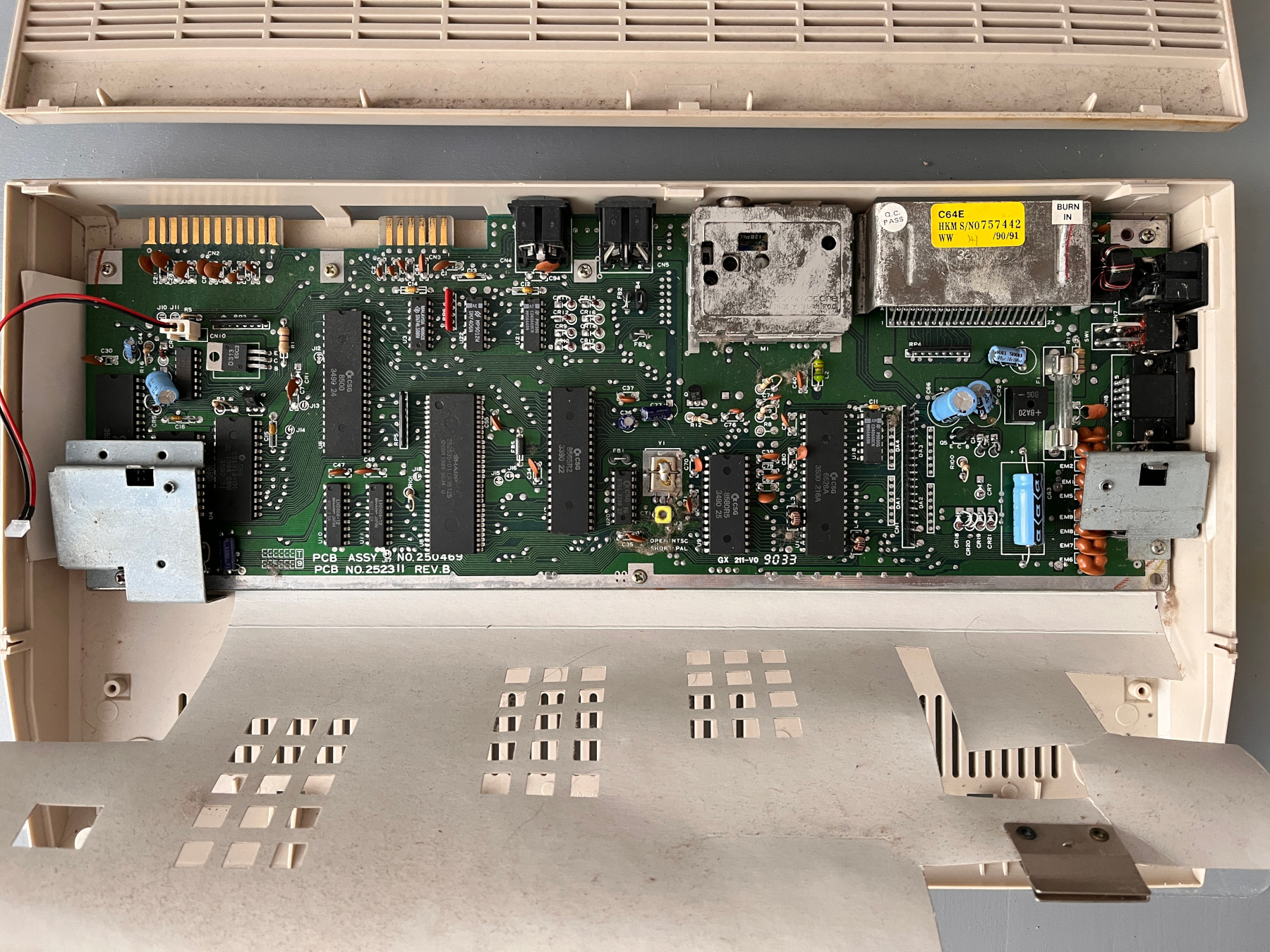 Stav desky elektroniky po prvotním otevření.