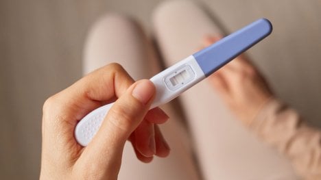 První příznaky těhotenství: silná únava a citlivá prsa mohou být signálem, že čekáte miminko