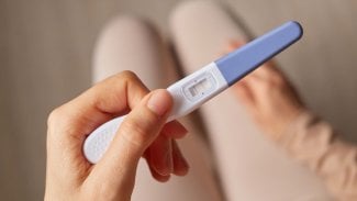 Náhledový obrázek - První příznaky těhotenství: silná únava a citlivá prsa mohou být signálem, že čekáte miminko