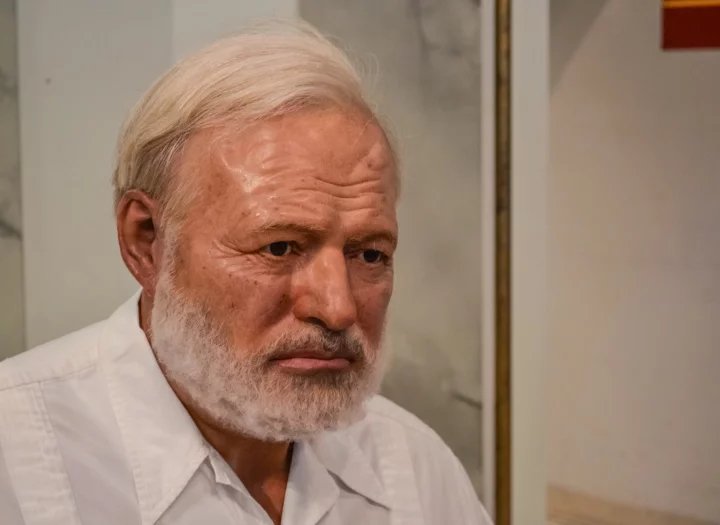 Ernest Hemingway, vosková figurína v newyorském muzeu