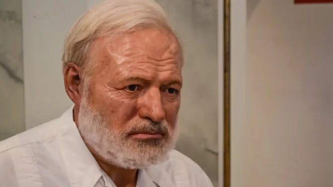 Ernest Hemingway, vosková figurína v newyorském muzeu