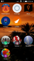 Homescreen (launcher) ve výchozím třísloupcovém layoutu, s velikostí ikon použitelnou skoro pro slabozraké.