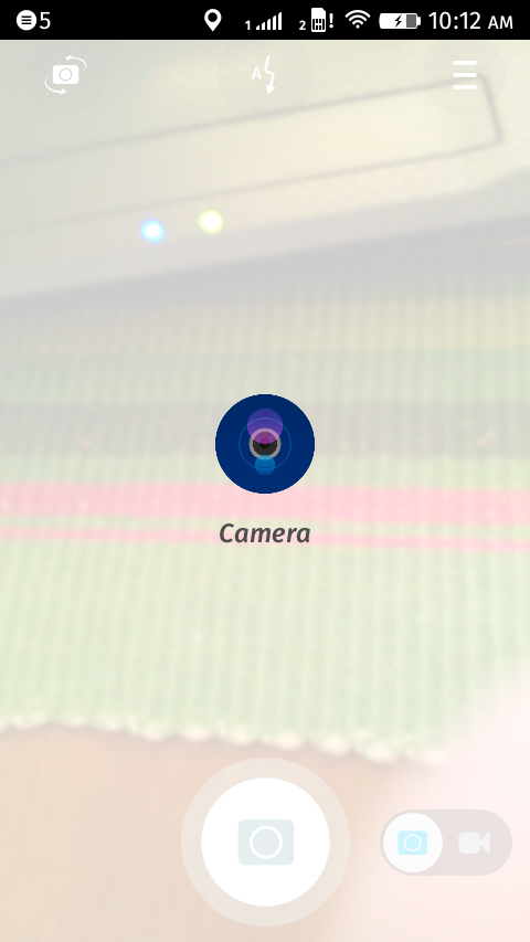 …asi kvůli současnému doteku prstu na screenu. Ale zhruba takto to vypadá ihned po přepnutí do jiné aplikace.