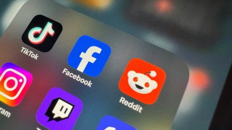 EU považuje ChatGPT za vyhledávač, bude jej přísněji regulovat. Na seznam největších platforem přibyly Reddit a Roblox