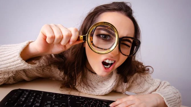 1,7,25 2*/lupa, lustrování, zkoumání, počítač