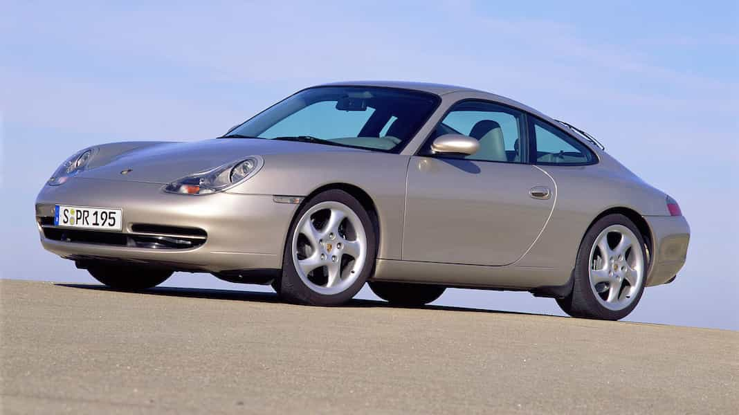 Porsche 911 Typ 996: První „devětsetjedenáctka“ s kapalinou chlazeným motorem „boxer“