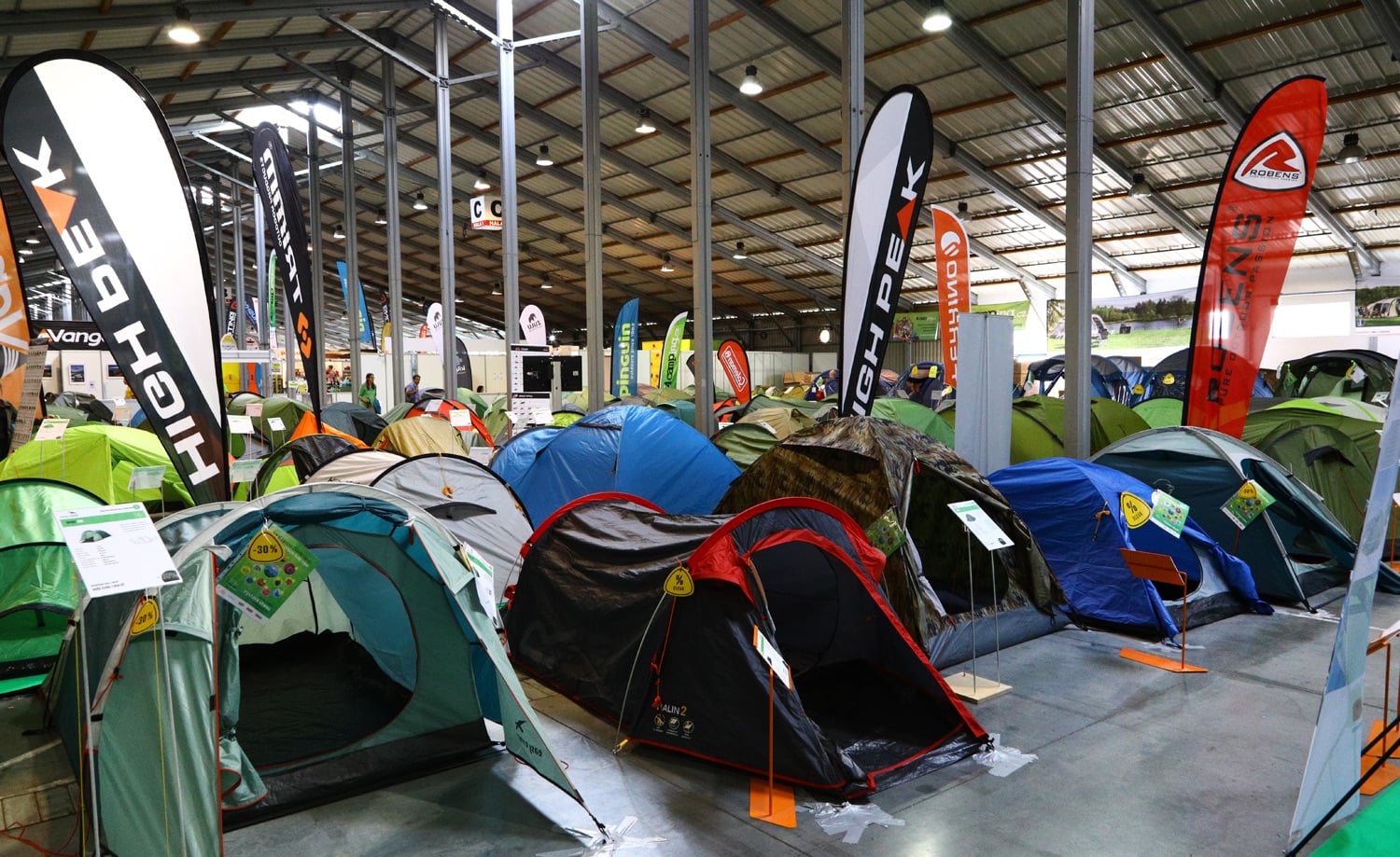 K létu patří kempování. Jaká je nabídka turistického vybavení?