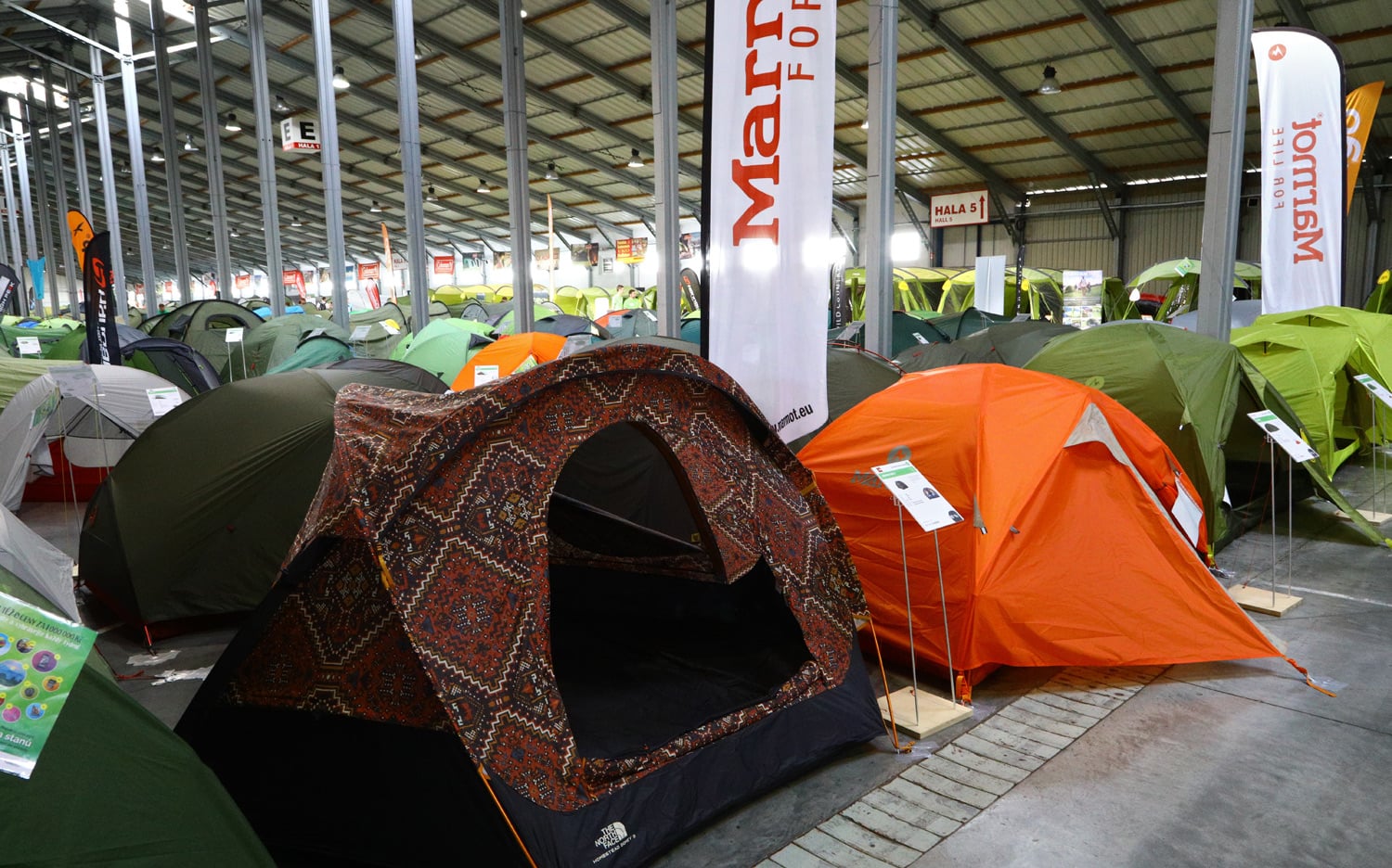 K létu patří kempování. Jaká je nabídka turistického vybavení?