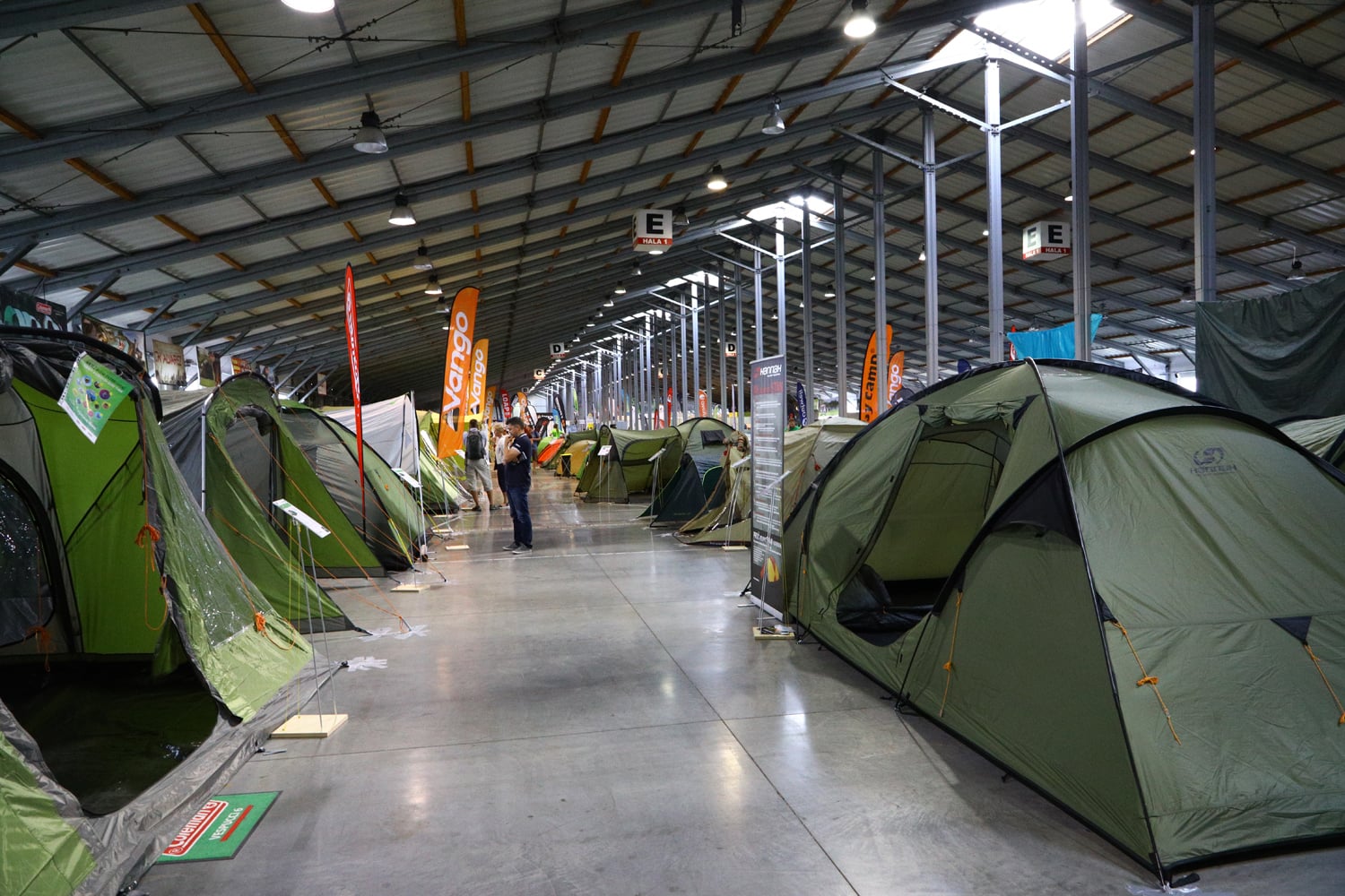 K létu patří kempování. Jaká je nabídka turistického vybavení?
